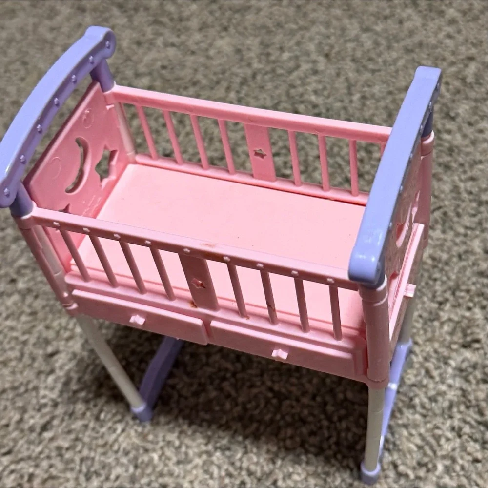 2002 Barbie Happy Family Pregnant Midge Baby Crib Pink Purple Mattel